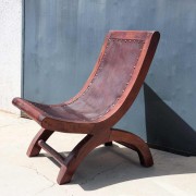 Fauteuil bas de salon cuir et bois