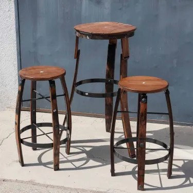 Ensemble bar mange debout et tabourets