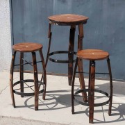 Ensemble bar mange debout et tabourets