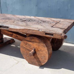 Table basse unique en bois recyclé