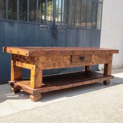 Grand meuble en pin credence