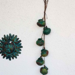 Suspension petites poteries en terre cuite