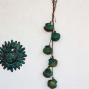 Suspension petites poteries en terre cuite