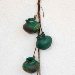 Suspensions petites poteries en terre cuite