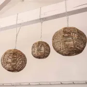 luminaires ronds suspensions en fibres naturelles