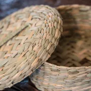 Panière avec couvercle en fibres naturelles