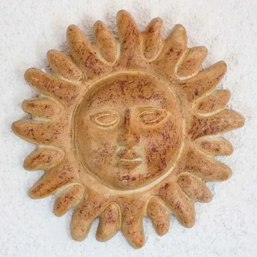 soleil jaune en terre cuite déco murale