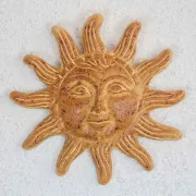 soleil en terre cuite à suspendre sur vos murs