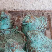 petite mangeoire en terre cuite pour oiseaux