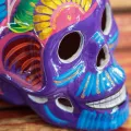 Têtes de morts colorées en céramique du Mexique