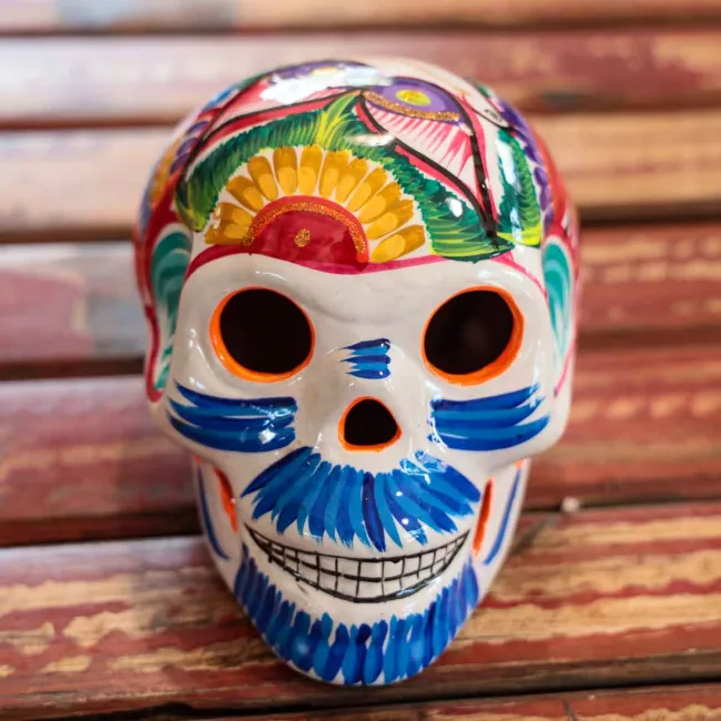 Tête de mort en céramique colorées pour le fête des morts ou halloween