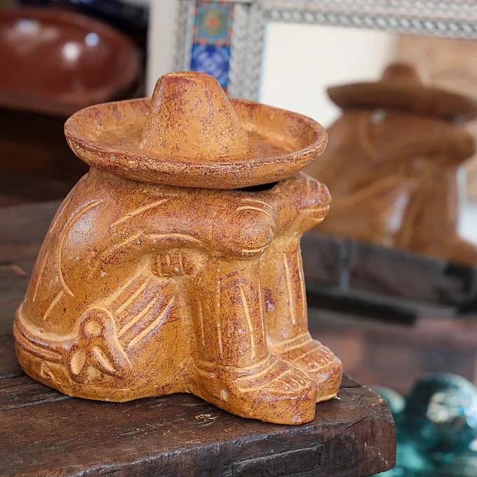 Statue mexicaine traditionnelle en terre cuite