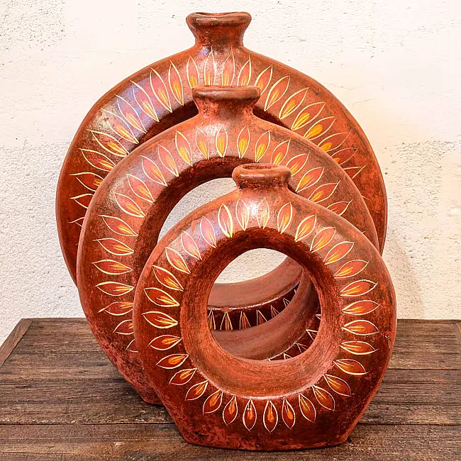 Vase en céramique aux courbes épurées décoration d'intérieur