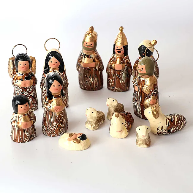 Crèche décorée à la main et ses 14 santons terre cuite déco noël