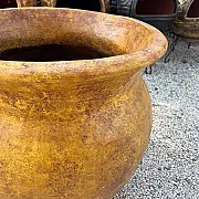 Gros pot rond en terre cuite pour planter  ou cache-pot