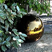 Boule déco colorée pour vos extérieurs et toute l'année