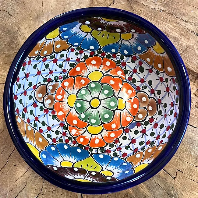 Petit plat en céramique coloré pour votre décoration de table