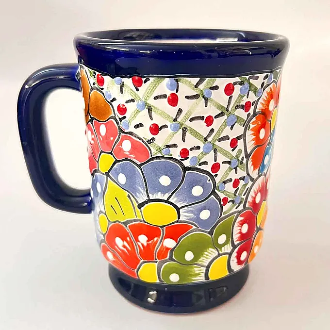 Tasse pour un café ou un thé en céramique colorée