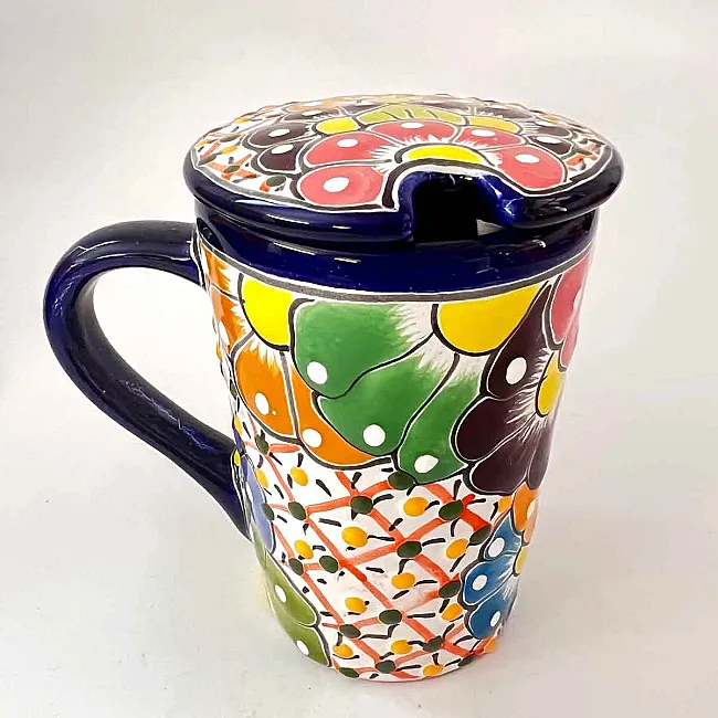 Tasse à thé en céramique colorée avec son couvercle