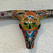 Déco murale extérieure - Crane de buffle grandes cornes en céramique colorée