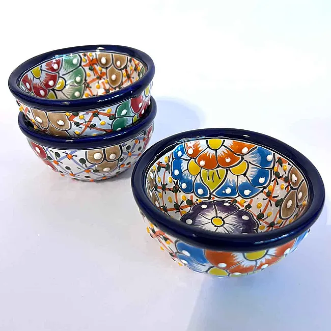 Petit plat rond en céramique pour cuisiner et présenter