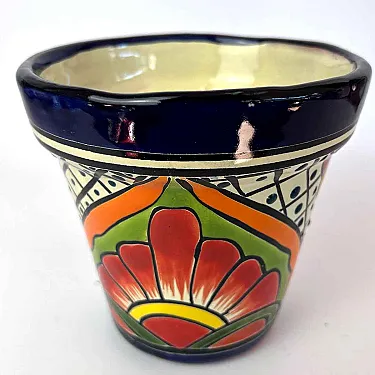Petit pot céramique pour décoration extérieure