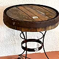 Petite table ronde de salon style bistrot en bois et fer forgé