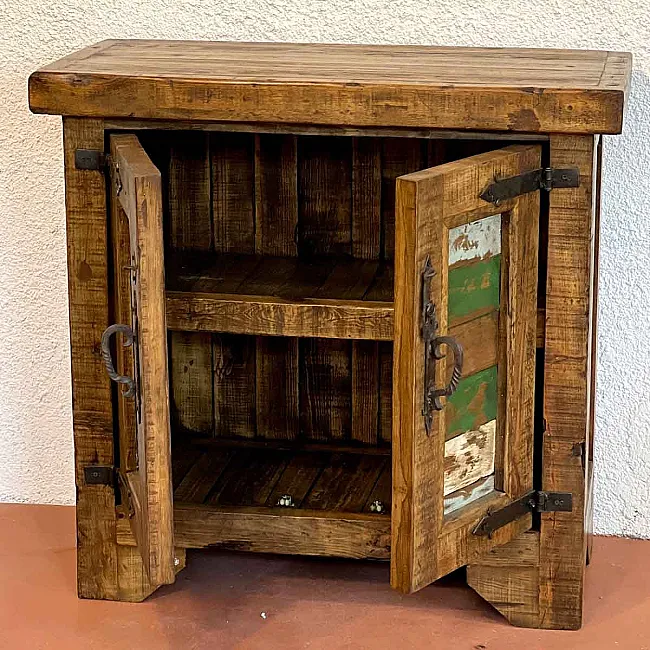 Petit meuble de rangement en pin - un étagère et deux portes
