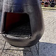 Grand barbecue mexicain avec grille barbecue et chapeau intempéries