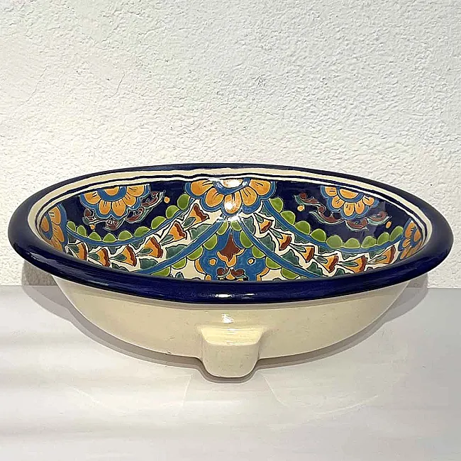 vasque en céramique colorée dans votre salle de bain