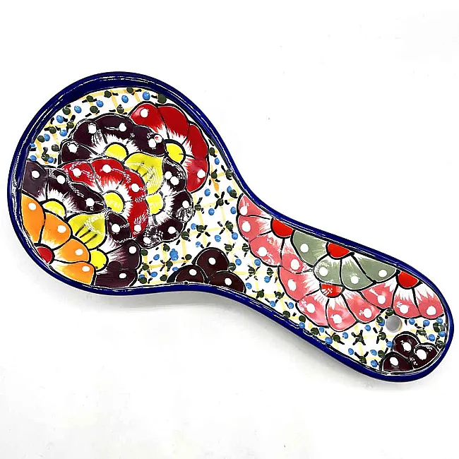 Repose cuillère en céramique colorée dans votre cuisine