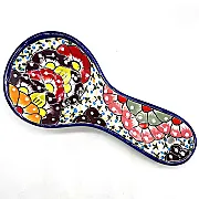 Repose cuillère en céramique colorée dans votre cuisine