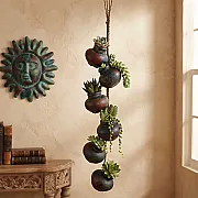 Suspension de petits pots en terre cuite