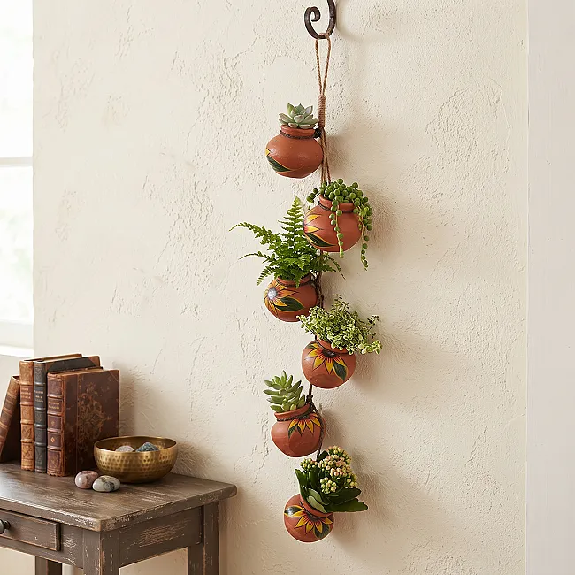 petits pots en terre cuite suspendus - Décoration murale