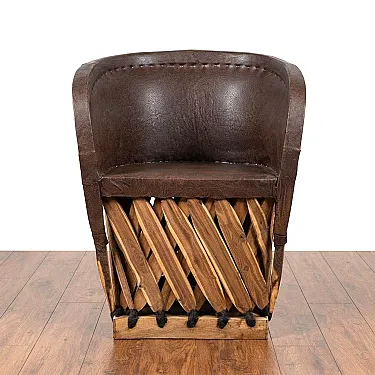Fauteuil Equipal mobilier mexicain en bois et cuir