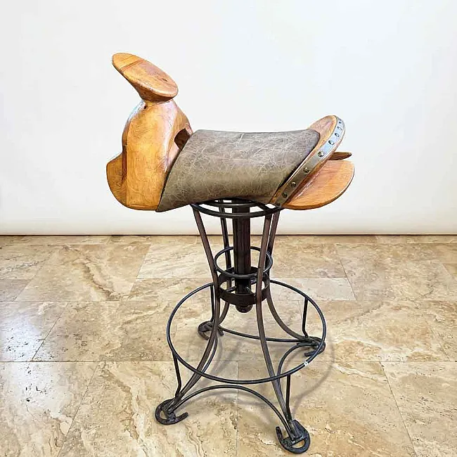 Chaise haute de bar pivotante - En bois, fer forgé et assise en cuir