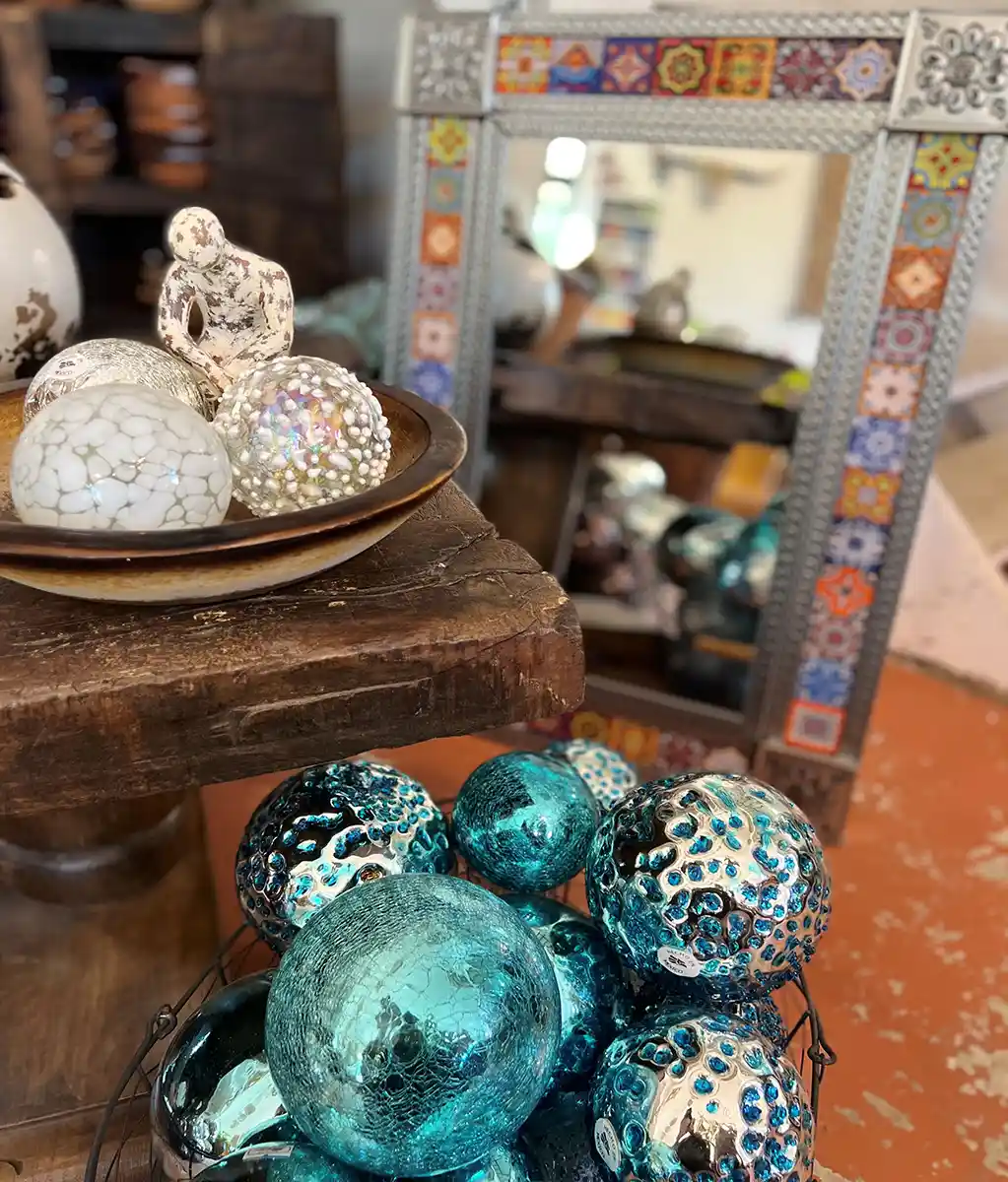 boule-deco-coloree-maison-et-jardin-amadera