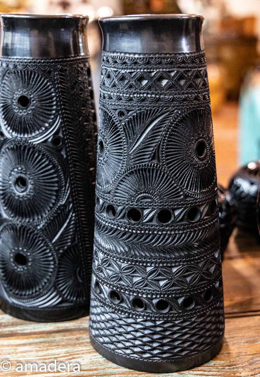 vases-en-terre-noire-decoration-amadera